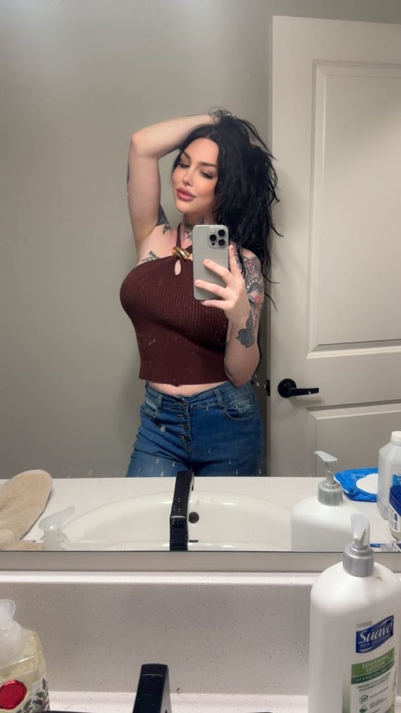 wfiemf's tweet photo. I'm a trans woman looking for someone serious and genuine DM me here is my telegram https://t.co/67hYz0vucY https://t.co/tuo0ggCCvS