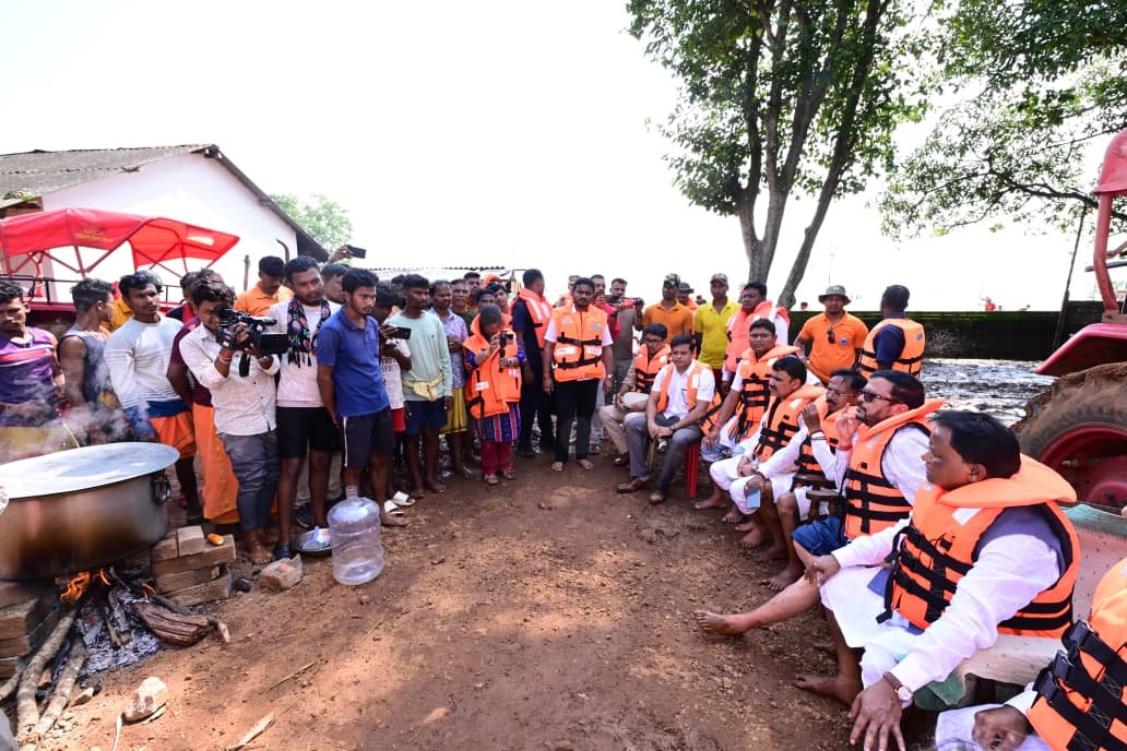 badakhabarnews's tweet photo. କୋରାପୁଟରେ ବନ୍ୟାସ୍ଥିତି ଅନୁଧ୍ୟାନ କଲେ ମୁଖ୍ୟମନ୍ତ୍ରୀ ମୋହନ ମାଝୀ
#Koraput #Kotpad #Flood #MohanMajhi #OdishaCM #Visit #BadaKhabar https://t.co/PFYvDrBq3K