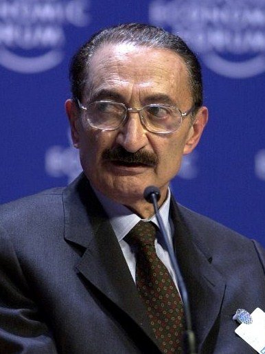 muharrembayrak4's tweet photo. Bülent Ecevit 50 yıl aktif siyaset yaptı, başbakanlık yaptı.
Bu süreçte, Or An sitesinde 2 daire alabildi.
Bu dairelerinden birinde  oturuyordu diğeri ise kütüphanesiydi.

AKP'li Fatma Betül Sayan, fon'a para yatırdı 5 ayda 2 milyar TL kazandı.
Bu paraya 400 daire alınabiliyor! https://t.co/qpWGlLHkCW