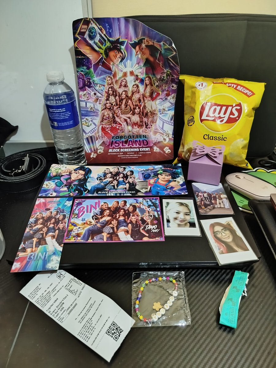 UrNotStacey's tweet photo. thank you so much po sa free slot, @projectjhoaiah and sponsors! thank you din po sa freebies. hindi na po nasama sa pictures yung lalagyanan, popcorn, at soda. super happy po!

BLOOMS SA NAKALI ISLAND

#BINIxForgottenIsland
#ForgottenIslandBlockscreening
#BINI_AParallelWorld https://t.co/n0Bcy6CSBh