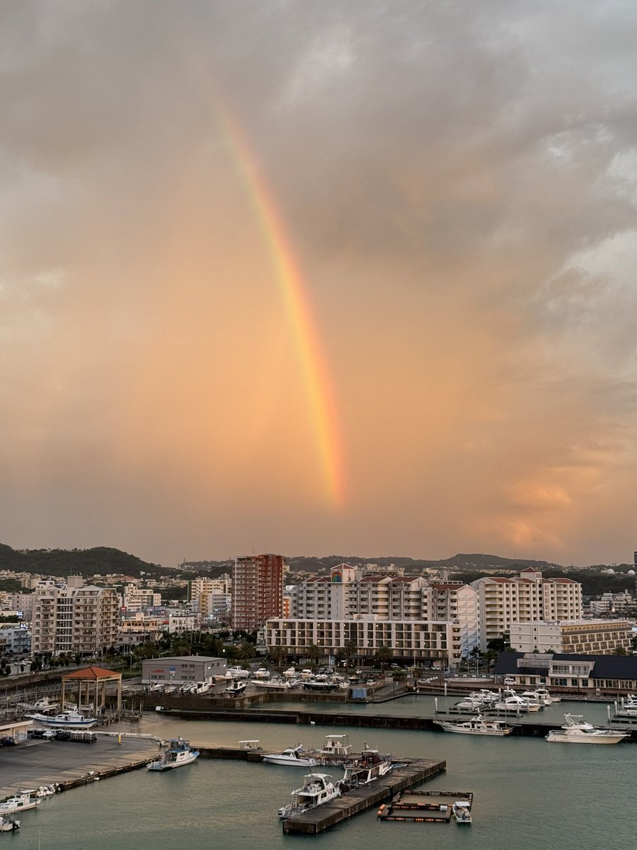 wkikuro's tweet photo. 美浜の空に虹が出ました🌈
虹にはしばらくお目にかかっていなかったので嬉しいです😃
何か良いことがあるかな？ https://t.co/DRC0ISfxiL