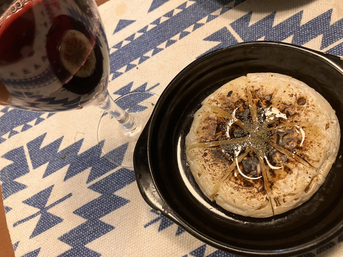 groovinjo's tweet photo. 夜はチリビーンズの残りをクラッカーと
エノキ、シメジ、しいたけのバターソテー
炙りカマンベールのハチミツがけ https://t.co/5lHF6wATIU