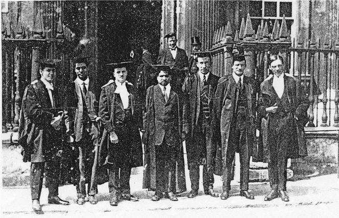 Nitish__2801's tweet photo. 🧵 Srinivasa Ramanujan: The man who saw mathematics differently and who knew infinity ♾️ 
In 1887, a boy was born in Erode, India.
His name was Srinivasa Ramanujan.
He would grow up with almost no formal training in advanced mathematics. https://t.co/sWaAfqlMbX