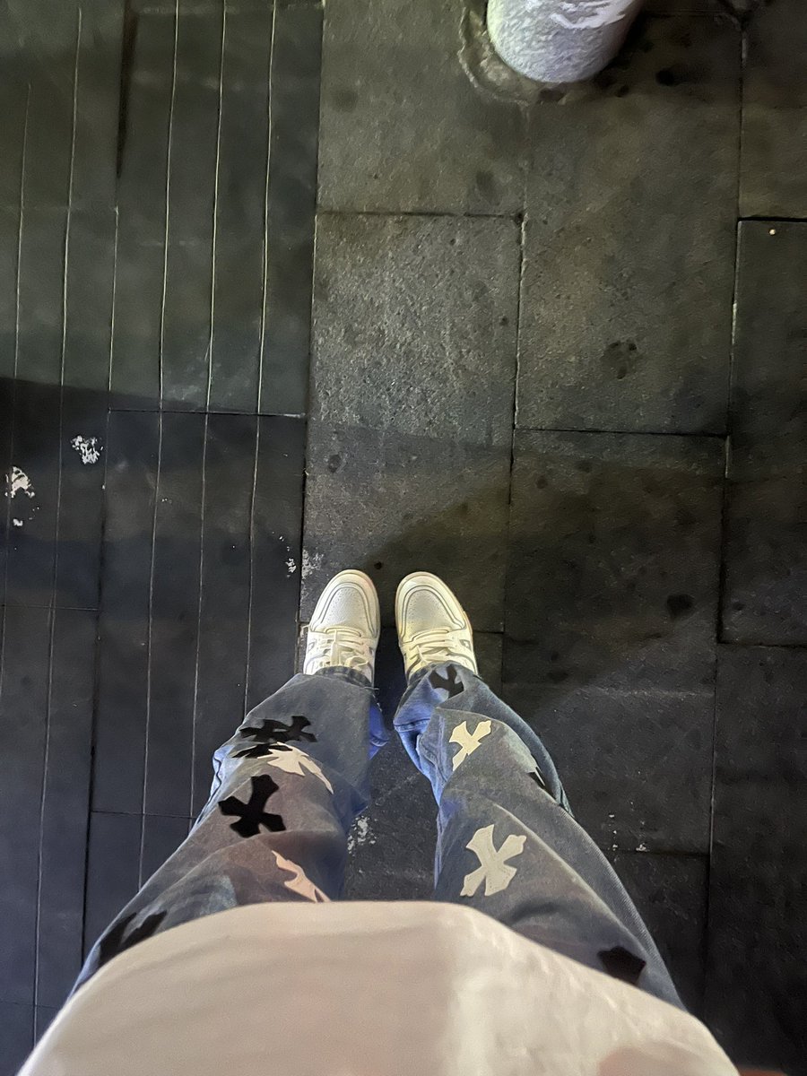 eve03231's tweet photo. 你来南京吧 我不想一个人了 https://t.co/9iDMBT4Uo4
