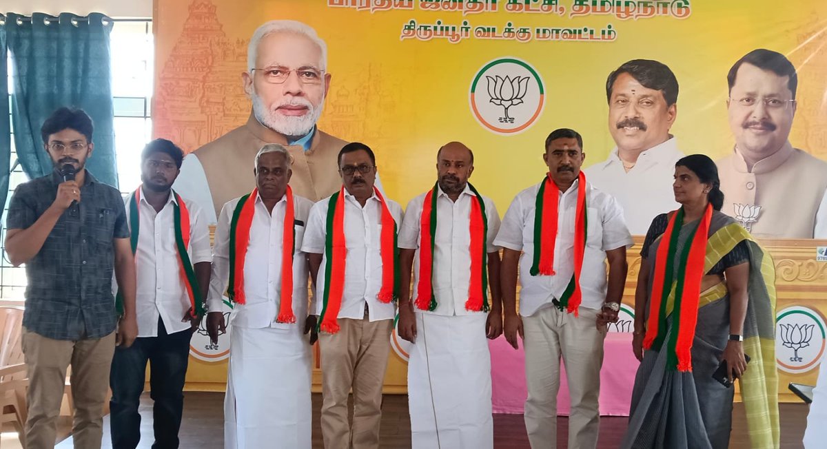 Kcmb_srinivasan's tweet photo. @narendramodi @BJP4TamilNadu @BJP4India @BjpTuppNorth @NainarBJP மாவட்ட செயலாளர் மற்றும் மூத்த உறுப்பினர் திரு சிட்டிசன் ஈஸ்வரன் அண்ணன் அவர்கள்,மாவட்ட சமூக ஊடகப்பிரிவு தலைவர் திரு ஜெயச்சந்திரன் அவர்கள் ஆகியோர் கலந்து கொண்டார்கள். 

பாரதிய ஜனதா கட்சியில் இணைத்துக் கொண்ட அனைத்து சகோதரர்களையும் மாநிலத் தலைவர்  
4/5 https://t.co/Fbvutpxzj9