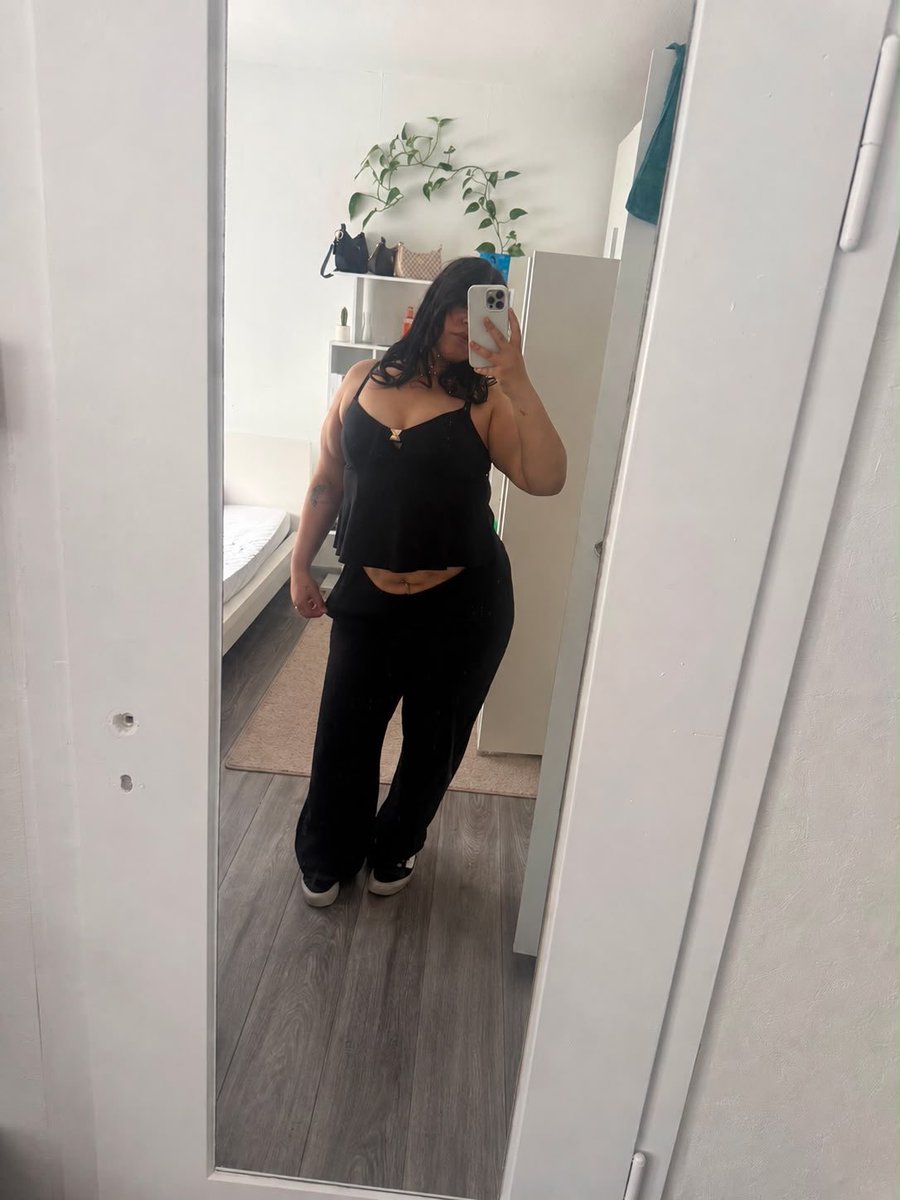 CashPrincessa22's tweet photo. Mach dich nützlich und erfüll mir meine Wünsche.😈💸
Zu was anderen bist du Loser nicht zu gebrauchen.🤭😈
#Findom #FinDomme #Findomme #Zahlsklave
#Zahlsklaven #CashSlave #CashSlavery https://t.co/bcBDWPYvV2