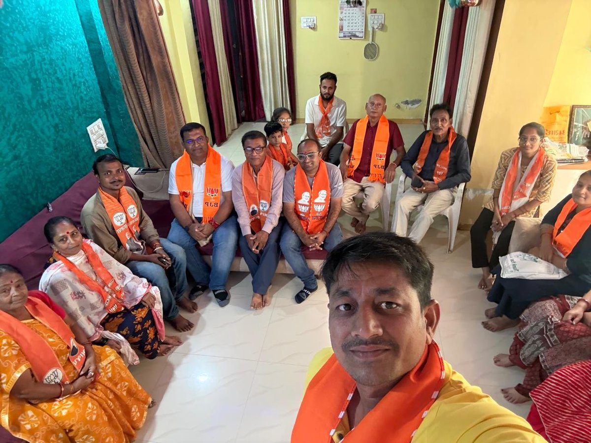 adityapatel1980's tweet photo. વોર્ડ નં. 14ના બુથ નં. 193, ચોખંડી, ચંપાગલી ખાતે આદરણીય વડાપ્રધાનશ્રી નરેન્દ્રભાઈ મોદીના ‘મન કી બાત’ના 138મા સંસ્કરણનું આયોજન કરવામાં આવ્યું.
આ પ્રસંગે ઉપસ્થિત રહી માનનીય વડાપ્રધાનશ્રીના પ્રેરણાદાયી વિચારો અને માર્ગદર્શનને સૌ કાર્યકર્તાઓ સાથે નિહાળી પ્રાપ્ત કર્યું.

#MannKiBaat https://t.co/aLOQAHclP9