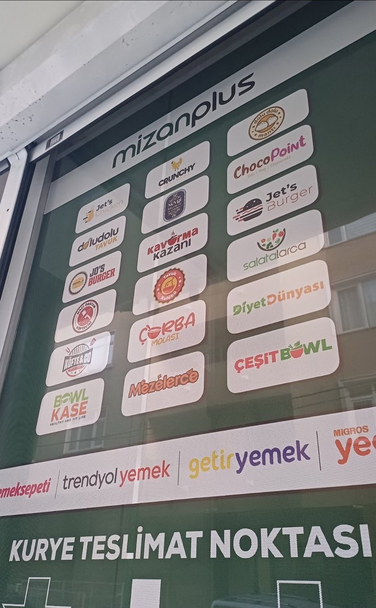 VeyG52's tweet photo. @yannis1967ts @yemeksepeti @yemekteroru_ Bulut mutfak sistemi. Gördüğün dükkanda 18 marka var. Migrosun da var marketlerin içinde veya alt katında tek mutfakta 10dan fazla işletme. Bu da bir iş modeli https://t.co/NnIG20kunz