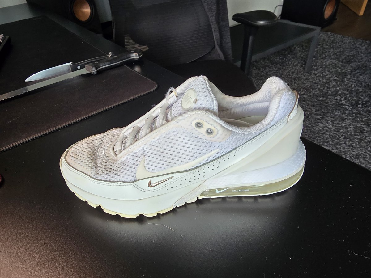 JacketPlayYT's tweet photo. Nike Air Max Pulse - W 🙏❤️ https://t.co/rVzAc92deC