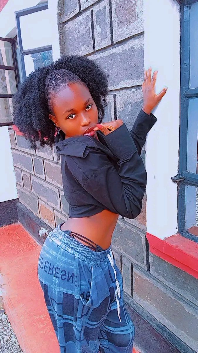Siimiike_'s tweet photo. Hawa madem wa plot watanimaliza na hizi outfits zao😂😂 https://t.co/pFb7ZW2LHr