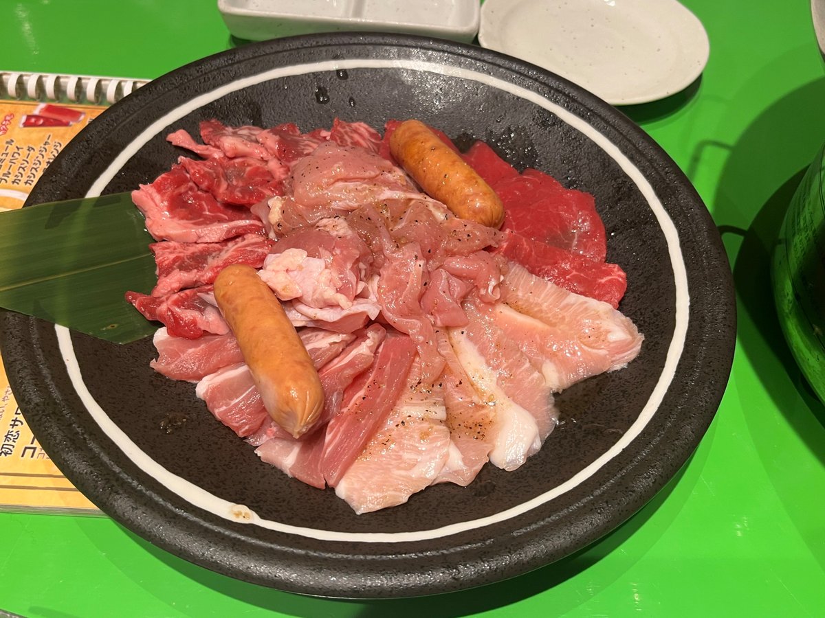 tmu_shadowverse's tweet photo. 焼肉のカルギデンスラ

カ　ル　ビ　デ　ン　ス　ラ https://t.co/ectYw3a4P6