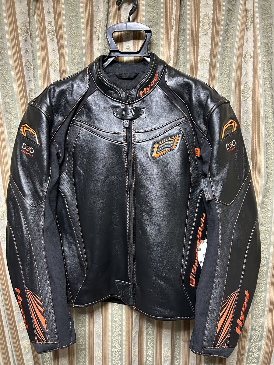 bonyzfr15's tweet photo. お店から秋冬の新作入荷の連絡があったのでHYOD仙台さんまで
早く買わないと在庫切れちゃうからすぐ買わないとダメなんすよね
コレで晩秋から初春の寒さに怯える事もなくなった。
防寒のテキスタイルジャケットあるけどレザージャケットがいい。コレで通年のレイヤリングに悩まなくて済むようになった https://t.co/ME5eBjynah