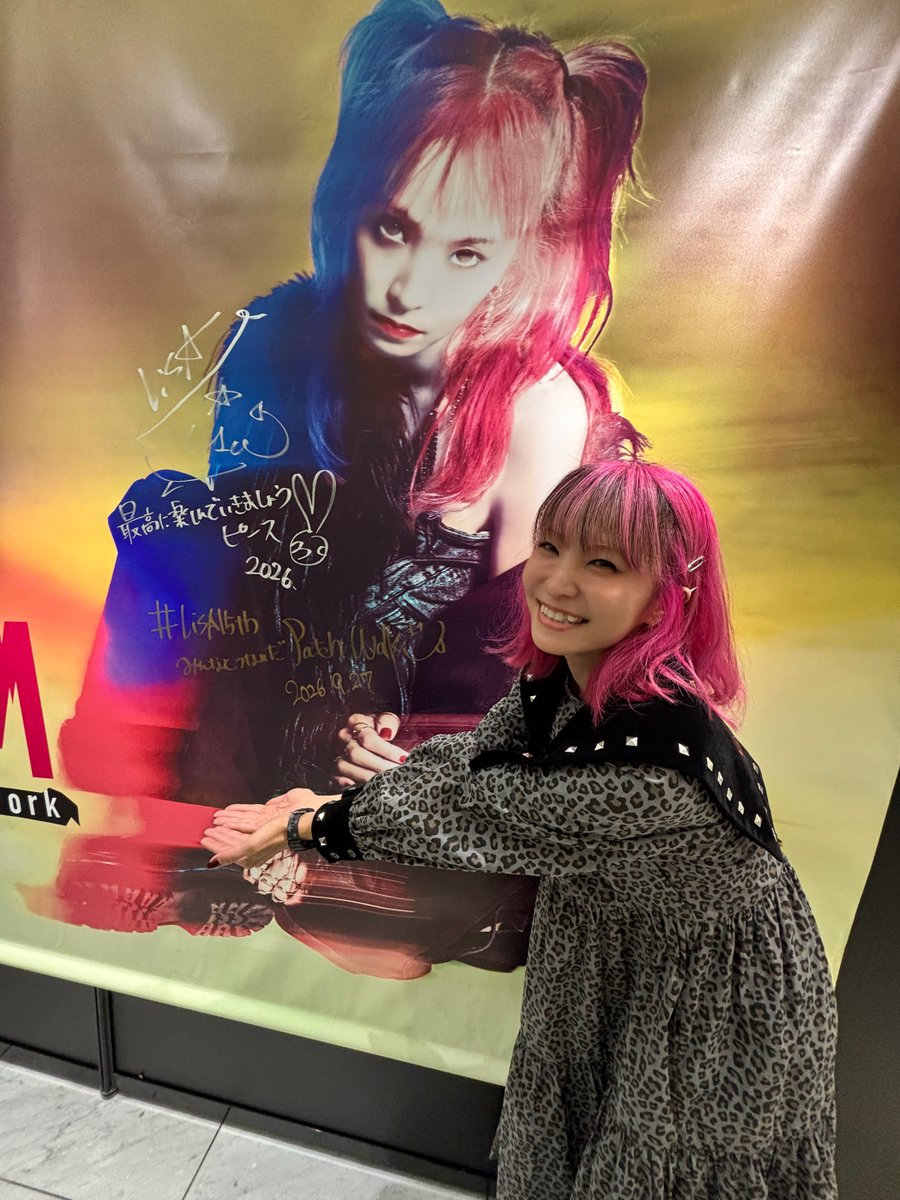 LiSAPRiSM_expo's tweet photo. #LiSA展 10月13日（火）まで開催中！
松坂屋名古屋店 南館8階マツザカヤホール

名古屋会場にLiSAさんが来場されました！

東海地区出身のLiSAさんにとって名古屋はまさにホーム！
皆さんのお越しをお待ちしております。

#LiSAPRiSM #LiSA15th https://t.co/GqdZByL7Pl