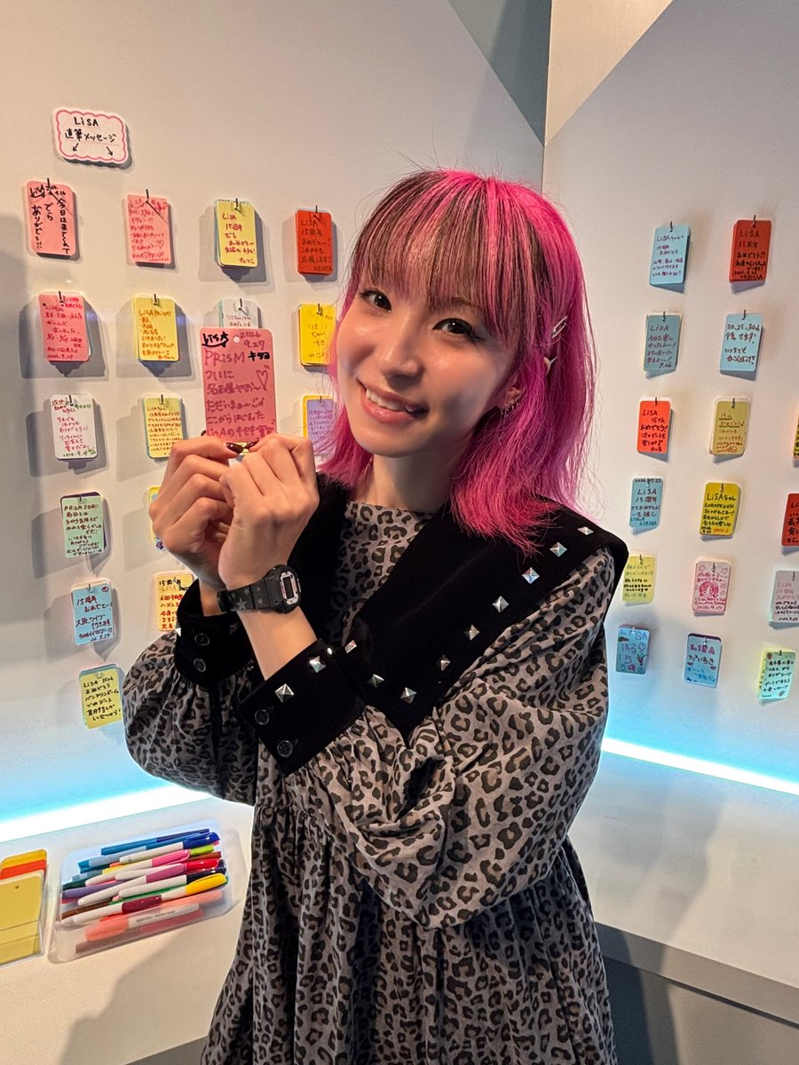 LiSAPRiSM_expo's tweet photo. #LiSA展 10月13日（火）まで開催中！
松坂屋名古屋店 南館8階マツザカヤホール

名古屋会場にLiSAさんが来場されました！

東海地区出身のLiSAさんにとって名古屋はまさにホーム！
皆さんのお越しをお待ちしております。

#LiSAPRiSM #LiSA15th https://t.co/GqdZByL7Pl