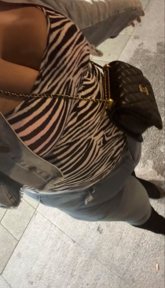 LadiestradoradA's tweet photo. Tendrías q estar arrodillándote mientras que me sueltas los billetes 

Sumisofinanciero paypig pagafantas findom femdom slave cashslave financialslave
Findom CajeroHumano Moneyslave
HumanATM Dominatrix https://t.co/Dnha5kxXb3