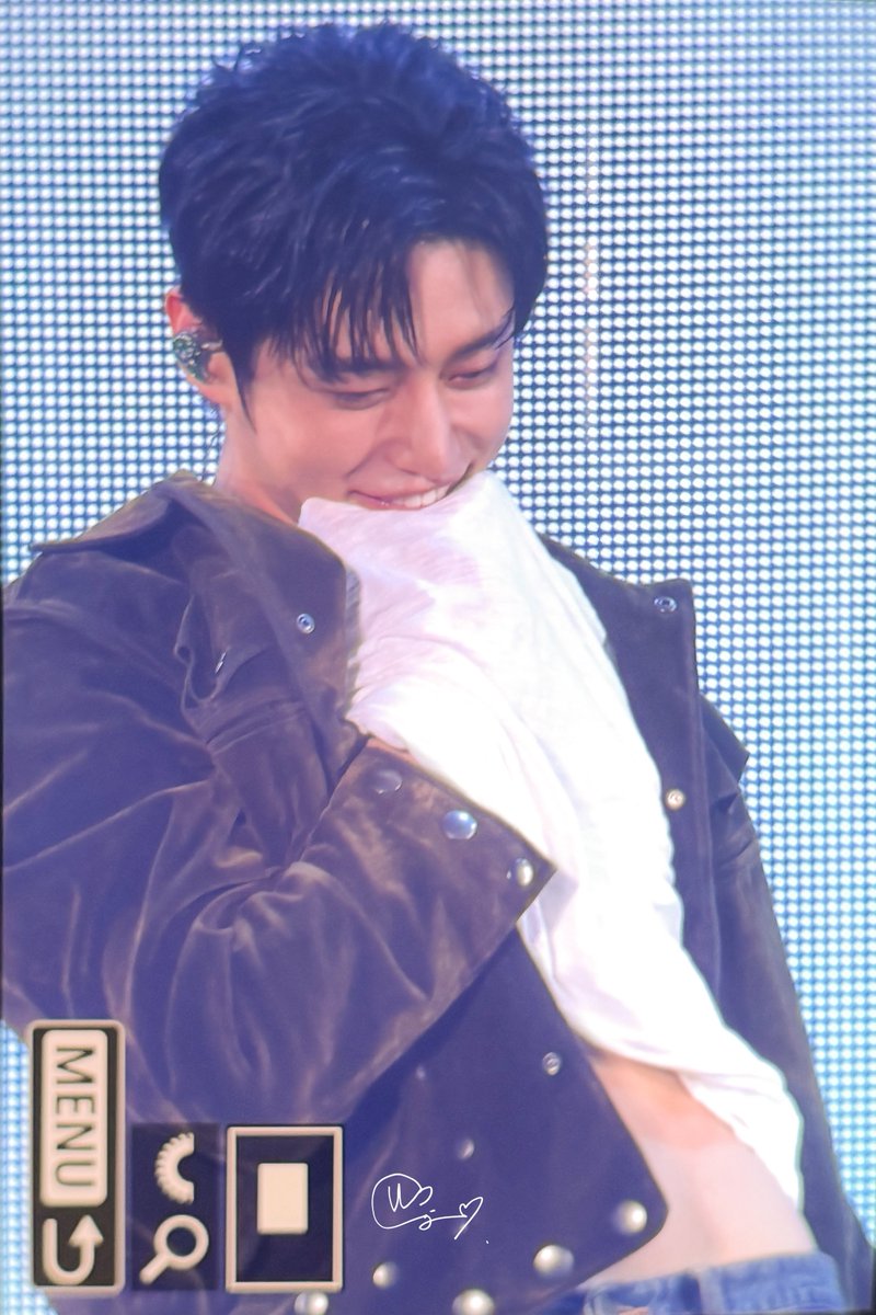 jiwoongtonin's tweet photo. jiwoong pulling both cute and sexy in the same frames HOWWW https://t.co/IM82YaONHF