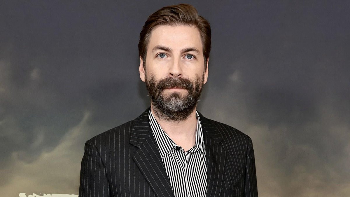PreviouslyFilmx's tweet photo. #StarWars

💥BOMBAZO💥

Jon Watts (#SpiderMan, #SkeletonCrew) ha sido elegido para dirigir el Episodio 10.

La trilogía está siendo desarrollada por Simon Kinberg (#XMen).

[Via @THR] https://t.co/464o067Ely