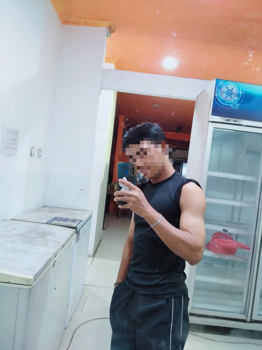 Ezaacekut's tweet photo. Pengen punya mas" yg backnya lebar😌 
Aku sedang mengusahakan badan yg bagus juga kok🙇 https://t.co/H5h5N1ZoSc