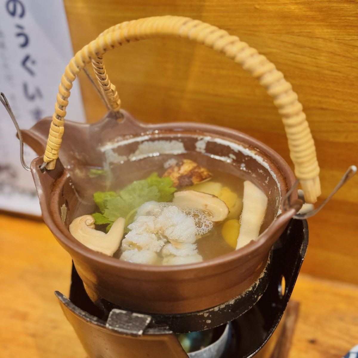 tkg3601's tweet photo. 何食べても本当に美味しくて完全にきぜつちゃんしてた、年季の入った（大正４年創業！）少し窮屈な店内も良かったな https://t.co/Gex7xdBKWP