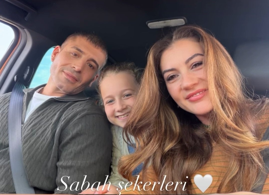 yakamoz2726666's tweet photo. Koskoca 3 SEZONDUR böyle 3'lü bir paylaşım alamadık yaa diyecek sözüm yok artık !!! #UzakŞehir https://t.co/kS3H2ic7Hq