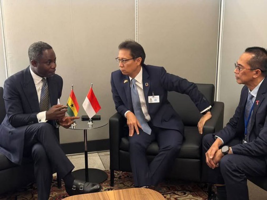 ms_yenu's tweet photo. Hon. Kwabena Mintah Akandoh @KMAkandoh is pushing Ghana toward local vaccine production through strategic partnerships with Indonesia. This is how we build a stronger, more self-reliant healthcare system. 🇬🇭💪
#UNGA81 #AccraReset #ResettingGhana https://t.co/FJTunTeeYO