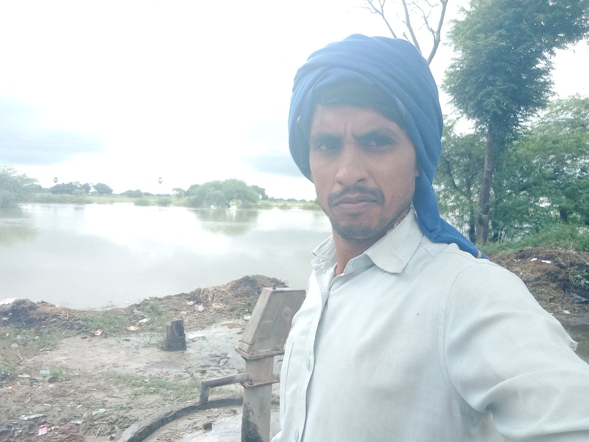 PremCha44970266's tweet photo. सेवामें,डीएम कानपुर नगर 
महोदय,जनपद कानपुर नगर अंतर्गत ककवन ब्लॉक के दर्जनों गांव में पांडव नदी की बाढ़ का पानी लोगों के घरों तक भरचुका है,हजारों बीघा धान व मक्का की फसल चौपट हो चुकी है,ये तस्वीरें ग्रामपंचायत कुरेह के मजरा अड्डापुरवा की हैं;कृपया मदद करें 
@DMKanpur
@CMOfficeUP https://t.co/zpD6RMTQs9