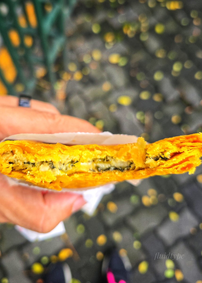 fluidtype's tweet photo. Ya mon, cheezy spinach mushroom. Damn, I wish this was plump.

@kei_eye Mi deh yah. Okay, masarap nga. https://t.co/9njXwQdOjJ