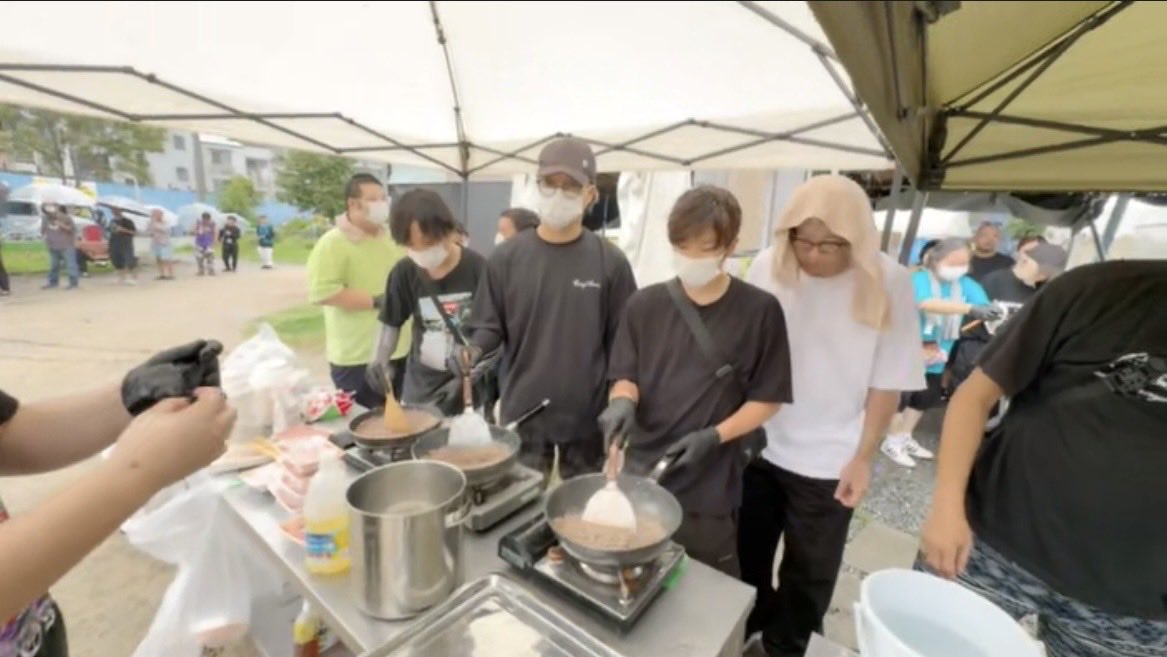 hcZkxpyT9X6nBRq's tweet photo. 9月も無事炊き出しが完了しました！４００食完了
この炊き出しができるの全て協力してくれるリスナーと配信者さんのおかげですありがとうございました😭　
みなさんもクソ天気が悪い中ありがとうございました
#炊き出し
#ツイキャス https://t.co/77wSdZEi4z