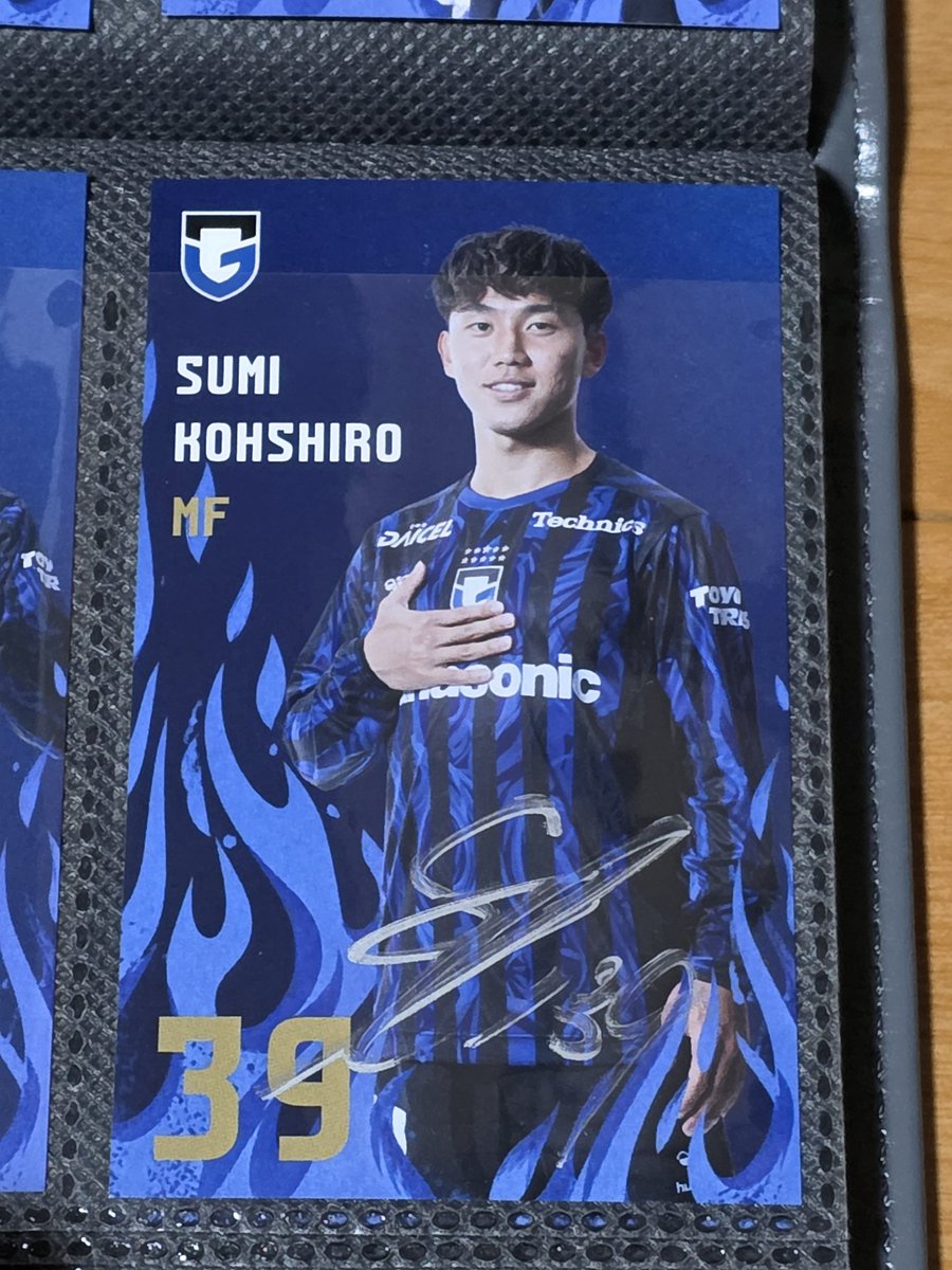 akigamba1979's tweet photo. ジュビロ磐田から移籍の角選手も大人気でした。名刺にサインありがとうございました https://t.co/eQFmYMohPz