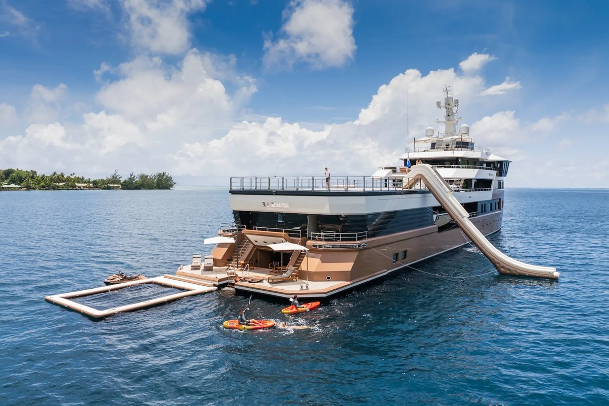 kotecinho's tweet photo. La datcha Expedition Yacht https://t.co/fpdlMkczLM