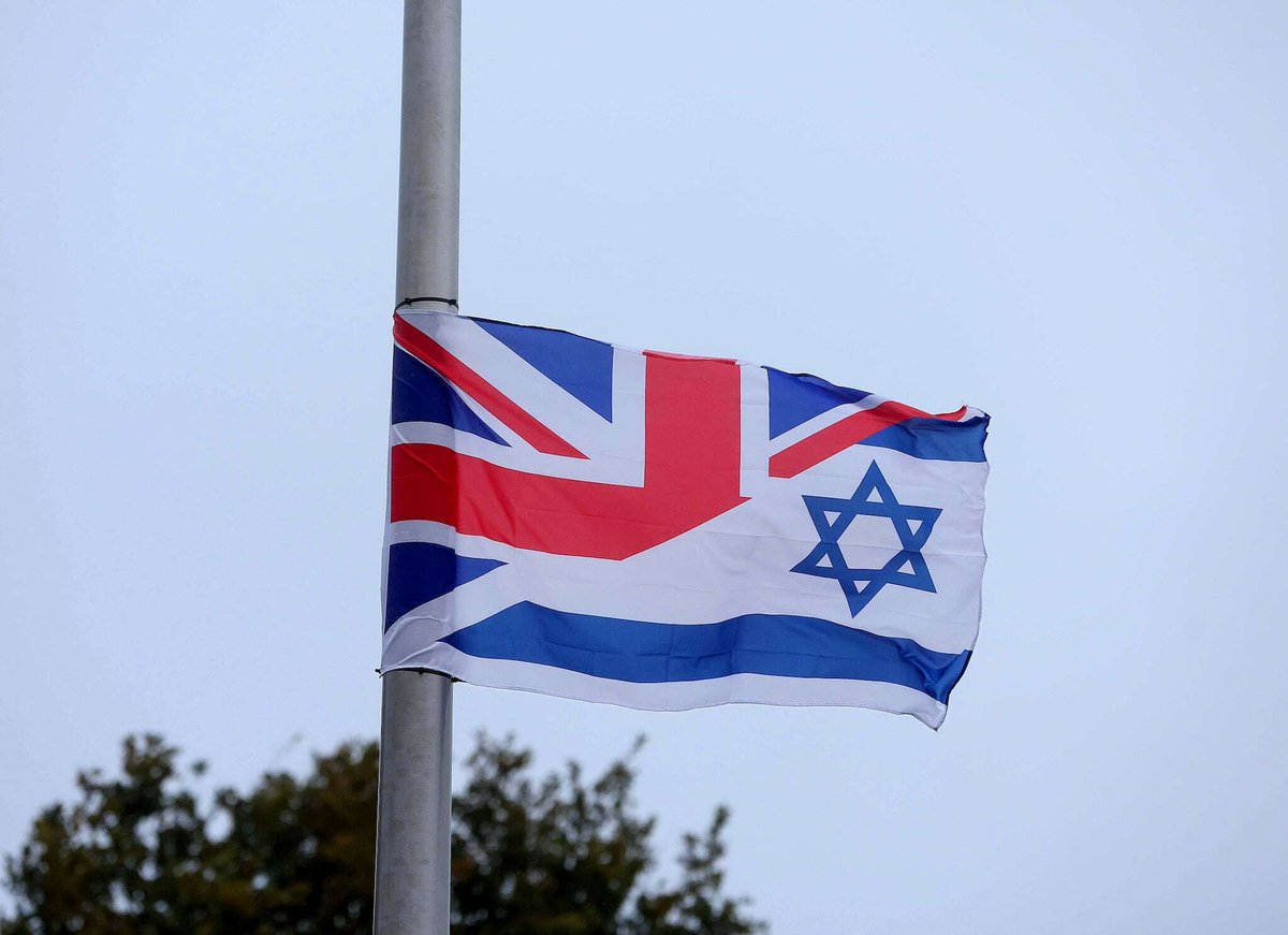bluesbrothers86's tweet photo. 📍 South Belfast, Northern Ireland 

We'd like to wish Israel 🇮🇱 national football team all the very best ahead of their nations league fixture against Republic of Ireland tonight! 

Protestants in Northern Ireland are right behind you! 🇬🇧🇮🇱🤝 https://t.co/CkKktn7Dph