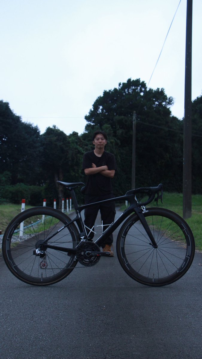 to_scott1023's tweet photo. 相棒のfoil Premiumがかっこいいんすよ
国内で同じ車体乗ってる人見たことない
彼は僕に合わせて仕様まで一緒にしてたけど、僕がHED売却しちゃったからもう合わせれない🥺HEDのホイールも2人して輸入するぐらい揃えてた笑 https://t.co/NSaV2SYxtB