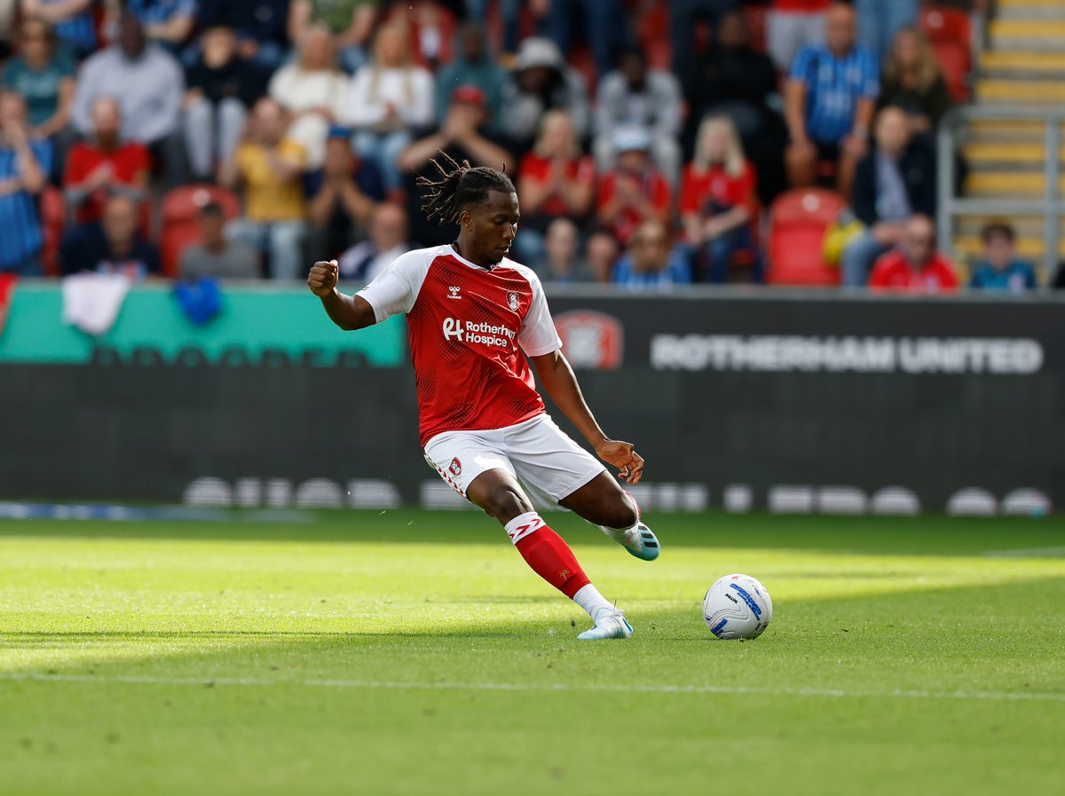 paulm_davis's tweet photo. Look who's making an early return from international duty and easing #rufc's injury problems.
https://t.co/utHSa7l3Jp https://t.co/JvFrr3RKVn