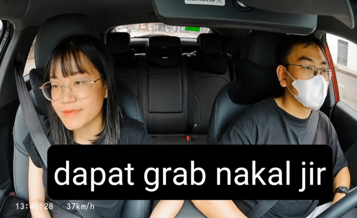 AstiZzzty's tweet photo. Malah seneng penumpangnya 
https://t.co/MmRsCghGbD https://t.co/2KZ3PuJHKg