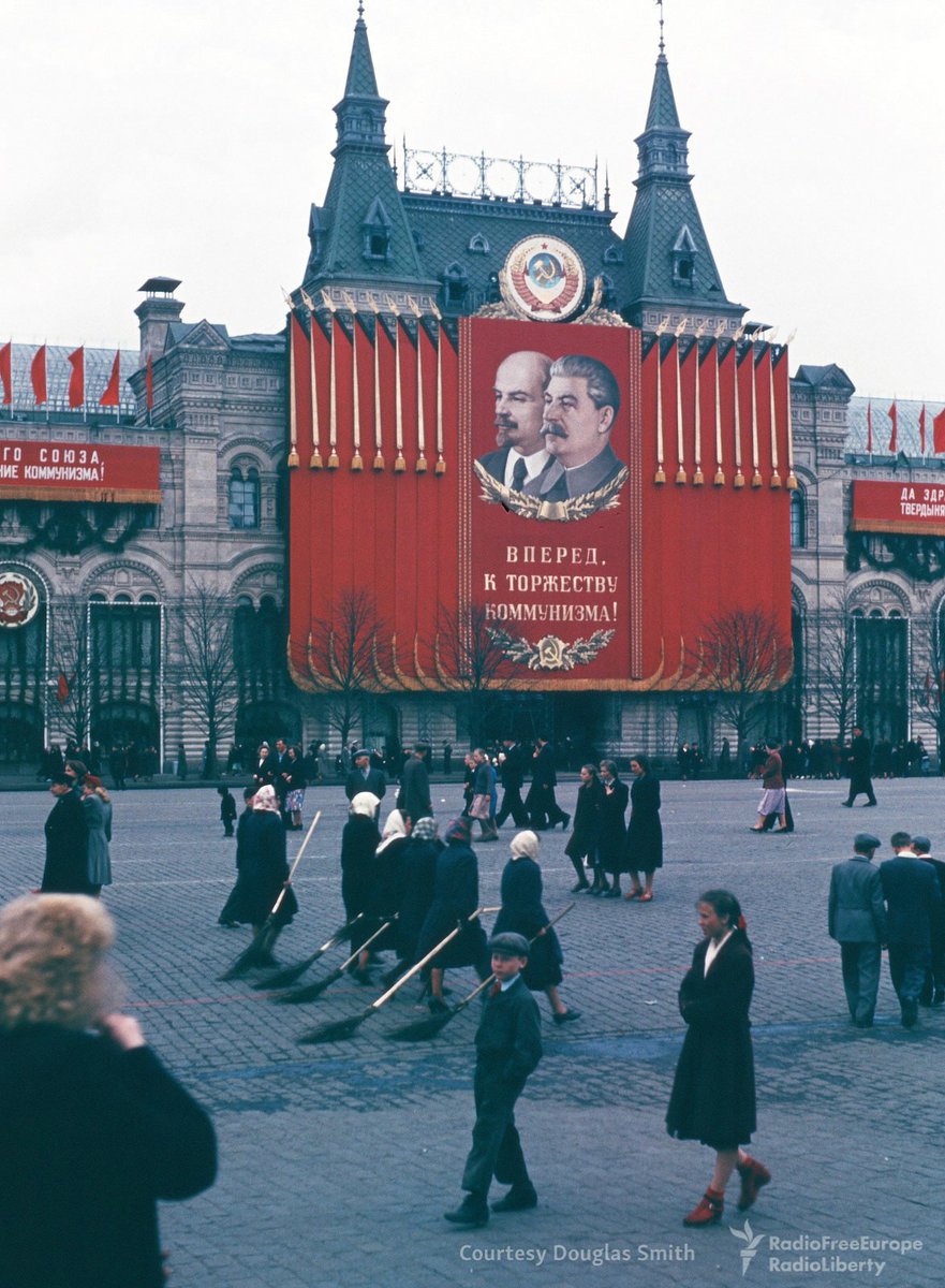 PicturesUssr's tweet photo. Red Square in Moscow, 1950s https://t.co/rv1r2srf3Y