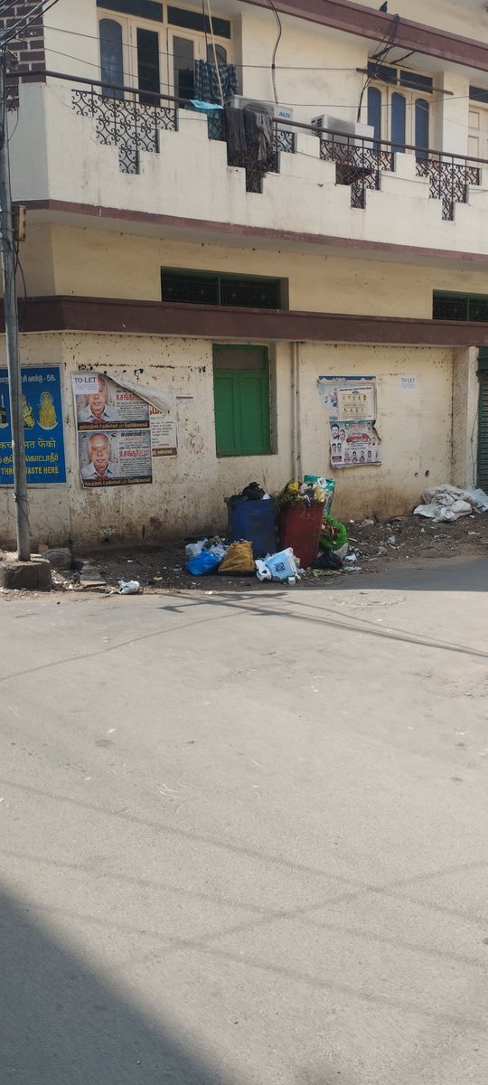 chris_9702's tweet photo. @chennaicorp remove garbages at thoppai street periamet https://t.co/C6UmBzK8l9