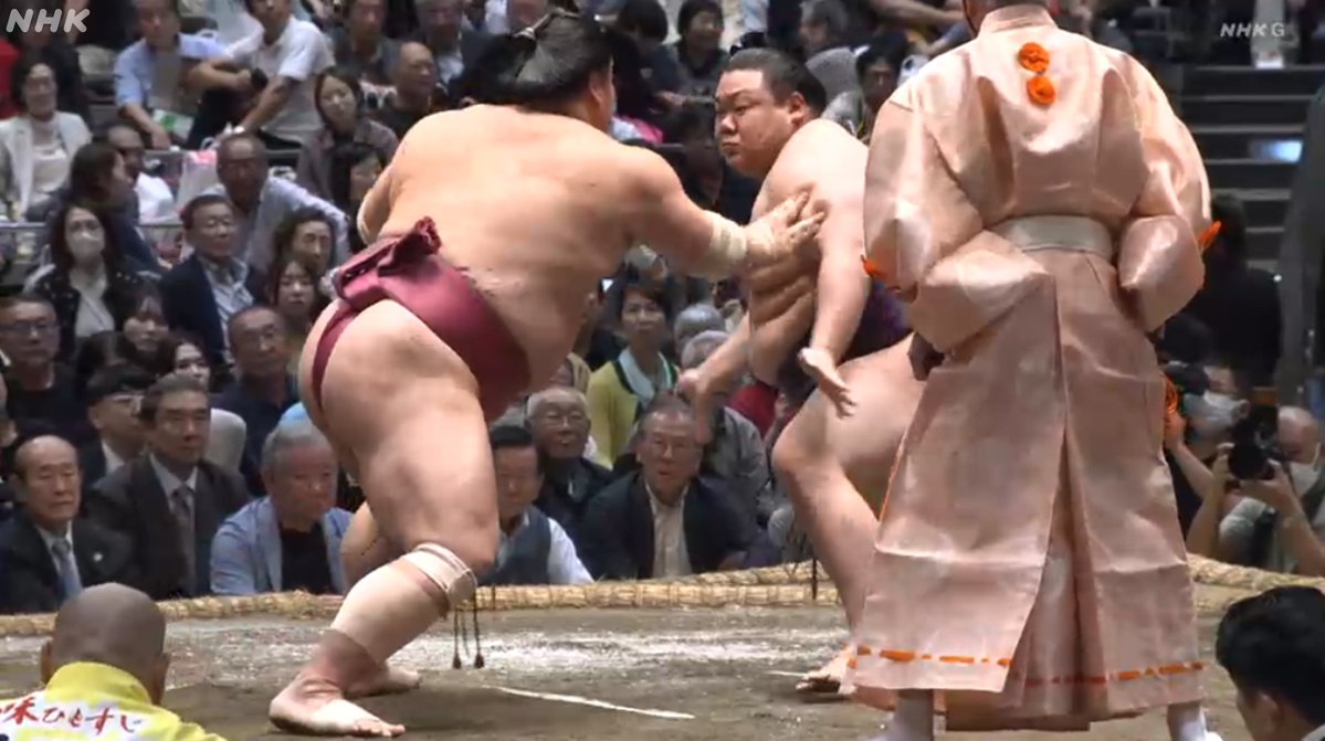 NhkSumo's tweet photo. #美ノ海 が今場所１０勝目で２回目の敢闘賞！
沖縄出身力士初の三役へ大きく前進しました！
 
取組は↓
https://t.co/ljqk0i4yZf
 
満面の笑みで答えたインタビューは↓
https://t.co/Jrs4w547h5

美ノ海の今場所の取組動画は↓
https://t.co/POHPJQYifu
 
#sumo https://t.co/wVUnFGSH25