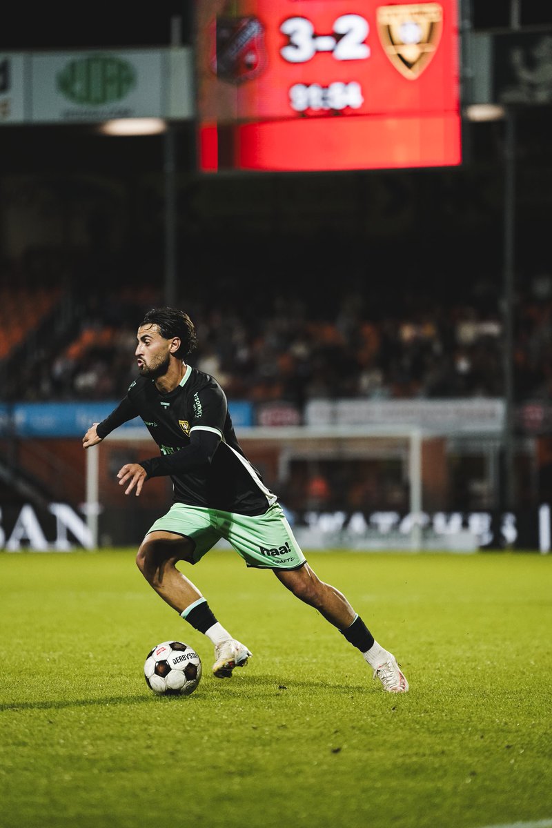 VVVVenlo's tweet photo. Congrats on your first goal, Gino! 💪

#AllesHeejIsVVV #VOLVVV https://t.co/gtgpmlufcQ
