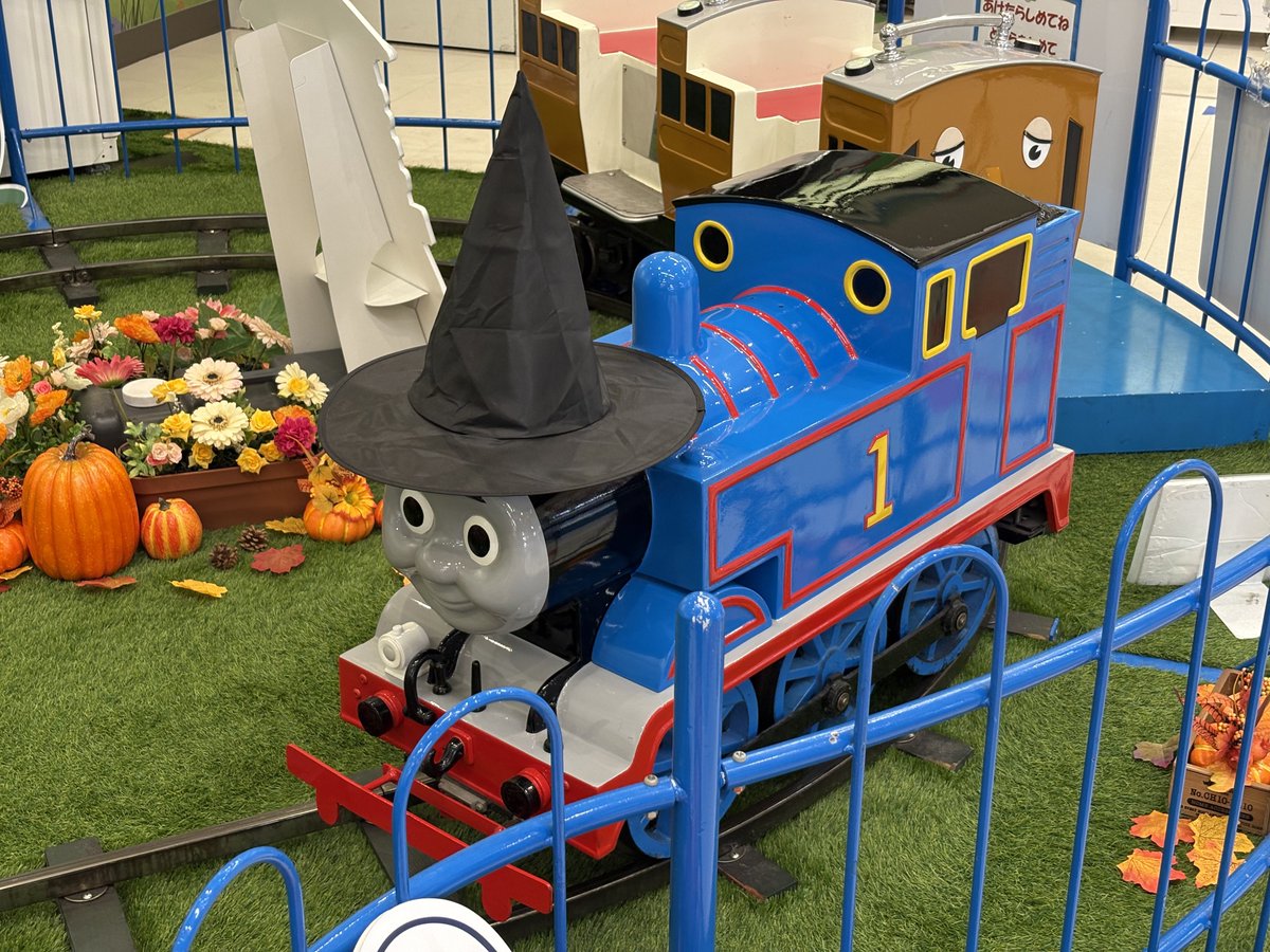 BlackWeasel1957's tweet photo. これは池ハロに向けてアップを始めたトーマスステーション池袋のレッツゴートーマス https://t.co/gGJQSEK3Cg