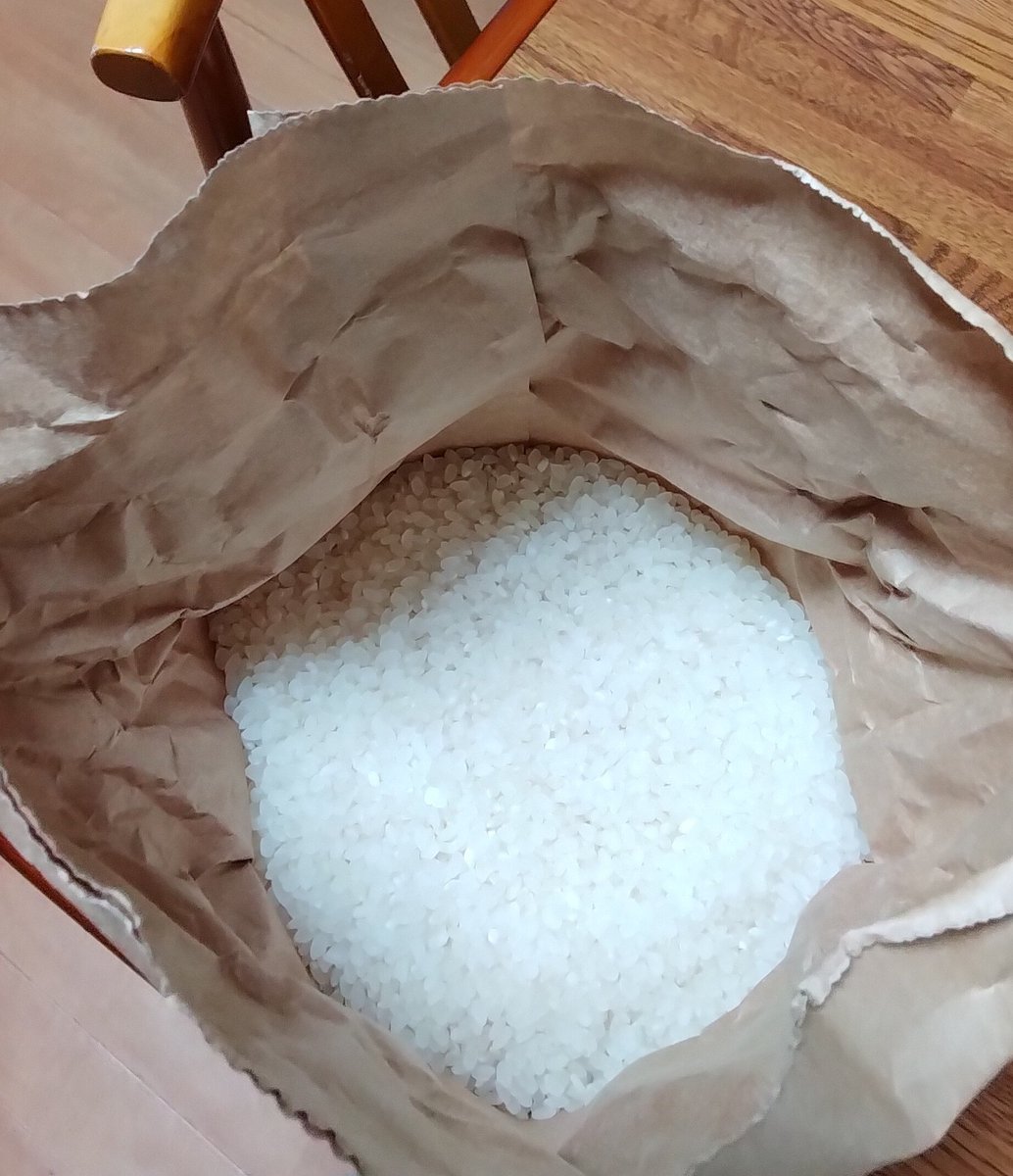 kuroimiz's tweet photo. 知己より秋の恵み頂戴する　(///ω///)
まずは普通に炊いて、次はお米から粥…栗ご飯もいいなぁ…元気出ました♪おおきに https://t.co/d13ImWUKC9