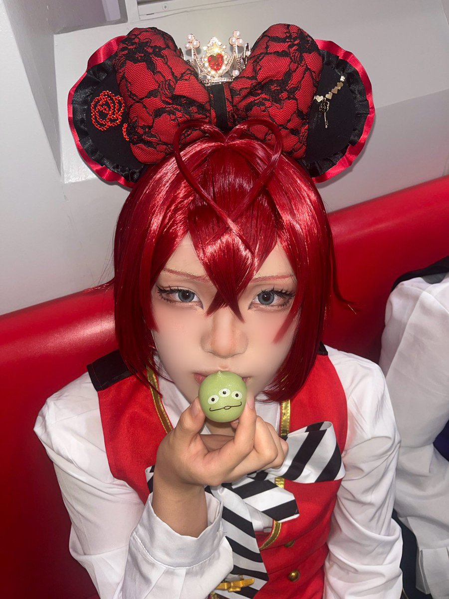 39saku_dayo's tweet photo. @Yu_ii1092 が作ったカチューシャ自慢会‼️
後ろ向きの写真なくてごめん😭
まじで作り込みがすごくてほんとに可愛くて！
入り切らんからそれぞれALTに書いた！見て！！
パークで色んな人に褒められて私も幸せだった💕
改めてこんなに素敵なカチューシャを作ってくれて本当にありがとう💖
#Dハロツイステ https://t.co/QPe1eeKeHq