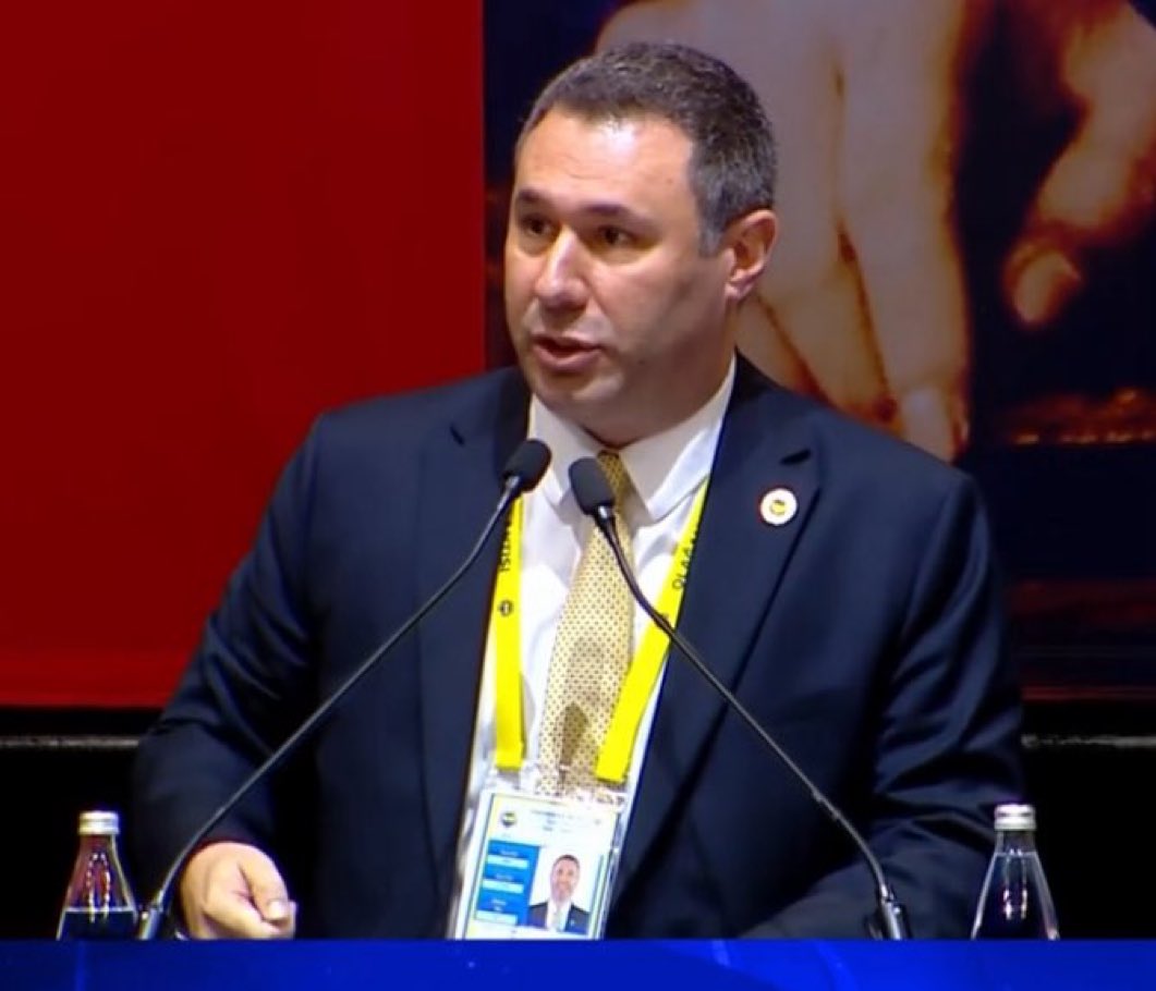 FenerSports_tr1's tweet photo. Dünyanın en dönek insanı bu yüzsünüz birini eleştirme hakkı nasıl oluyor acaba? https://t.co/TCPou7jWP8