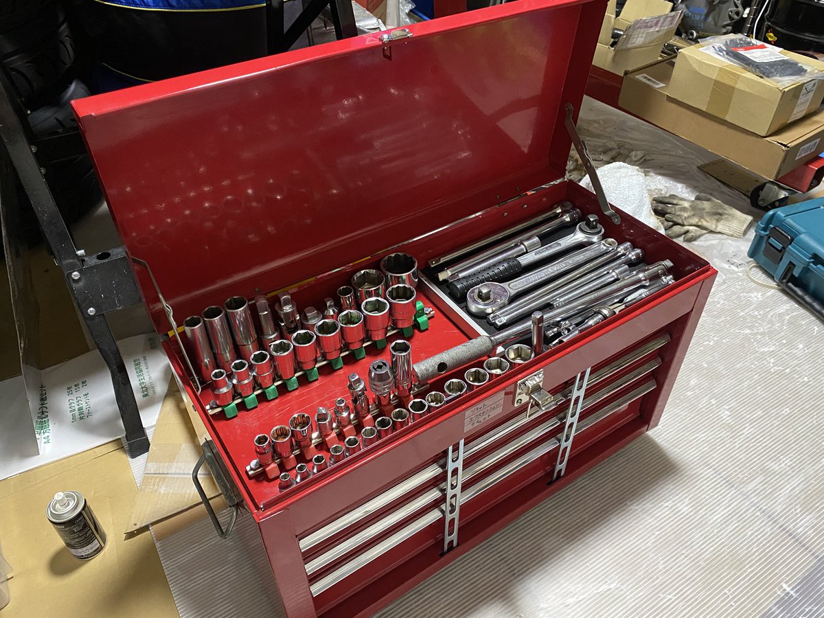 ATRE_S_'s tweet photo. 今までは自走だったから工具は小分けにしてたけど、これからは自走じゃないしツールボックス買ったら思ったよりデカくて、1人での積み込みが大変になって下歌… https://t.co/FltLjZhNJB