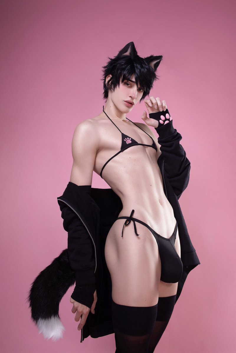 PartyingTwink's tweet photo. This kitty needs a treat daddy~ https://t.co/qel5v56Dwf