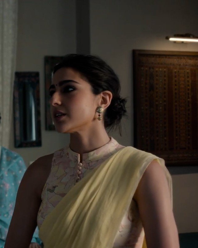 _SherSingh_'s tweet photo. Sara saying at the trailer launch that this character is nothing like her actually made me more curious. Want to see that contrast on screen 👏 #UdtaTeer #SaraAliKhan https://t.co/C2DLsiZyFk