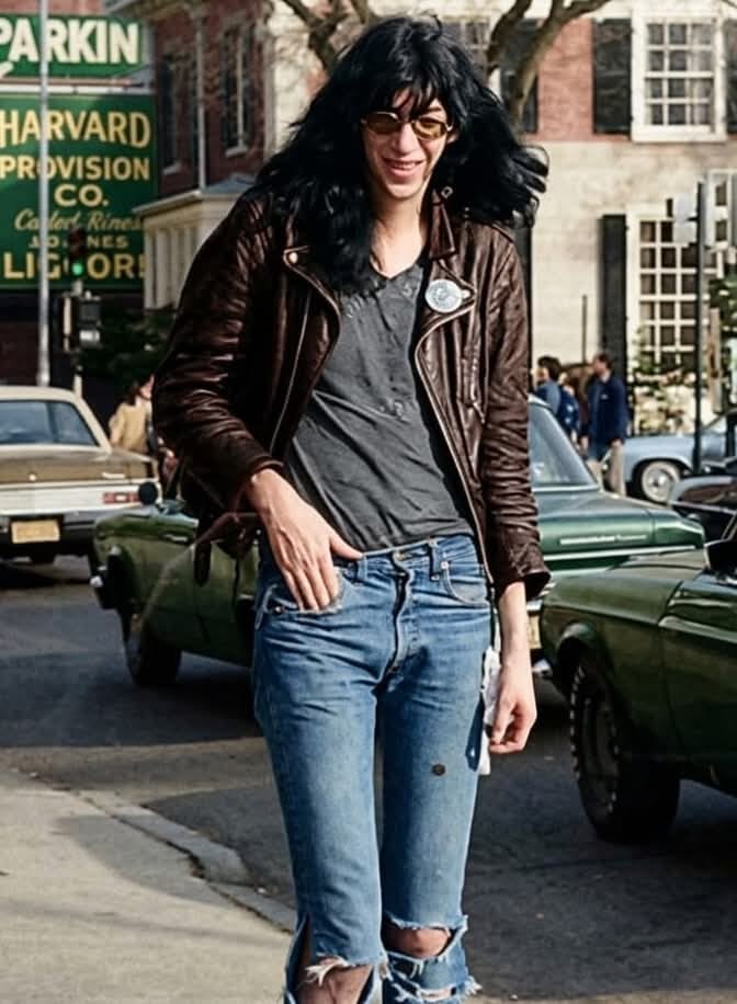 duke19902's tweet photo. #JoeyRamone https://t.co/t1mQ9OWbVi
