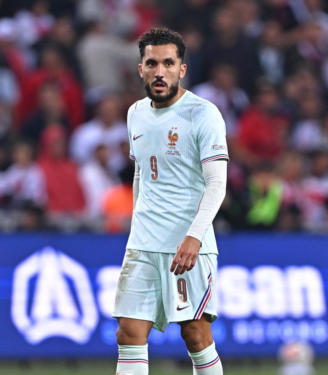 _BeFootball's tweet photo. 🚨🚨 Rayan Cherki 🇫🇷 : « si je pense au Ballon d’Or ? HMM, NON PAS MAINTENANT. Je suis un joueur qui aime le foot, JE SUIS PAS LÀ POUR FAIRE DE LA POLITIQUE. ❌

Je suis pas là pour faire des calculs,  je suis là pour être moi-même. »

(@telefoot_TF1) https://t.co/yAZguWr8oM