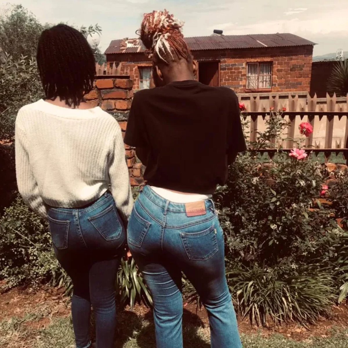 mastersspade's tweet photo. Meet my 2 wives [Nena Peko] 🔥 https://t.co/Nxxw19VmxL