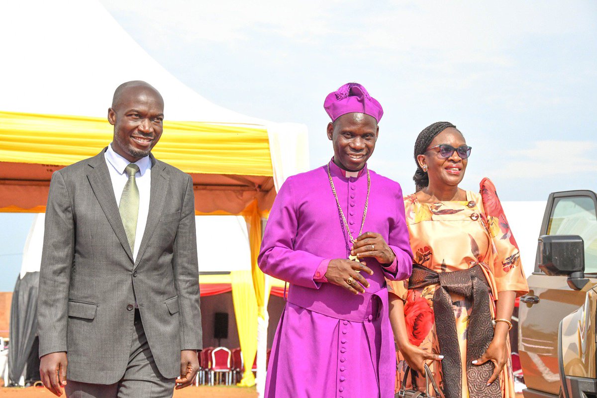 babatvuganda's tweet photo. The fourth edition of the Busoga Prayer Week has brought together both faiths, with the Muslim community leading the prayers and the Christian community represented by the Bishop of Busoga Diocese, Rt. Rev. Prof. Grace Lubaale. 
📸 @sammwesigwa8
#BabaNews https://t.co/D6C6SErMep