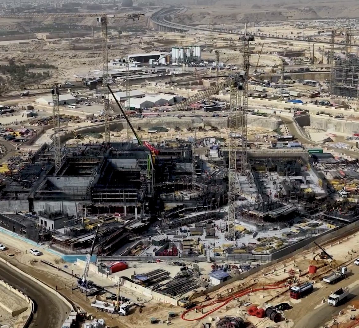 SaudiProject's tweet photo. أعمال البناء تتقدم في موقع مشروع #دار_الأوبرا_الملكية، أحد أبرز المعالم الثقافية في #الدرعية، ويشمل المشروع القاعة الرئيسية للأوبرا، ومسرحًا على السطح، وقاعة متعددة الاستخدامات 

- الموقع: الجادة الكبرى
- المصمم: سنوهيتا النرويجية
- السعة الإجمالية: 3100 مقعد https://t.co/EGNRZwag59